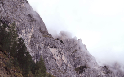 15 Signs You Feel Stuck in Life (and Practical Steps to Move Forward)